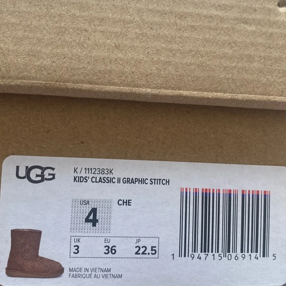UGG‎ Kids' Classic II Graphic Stitch Short Boot